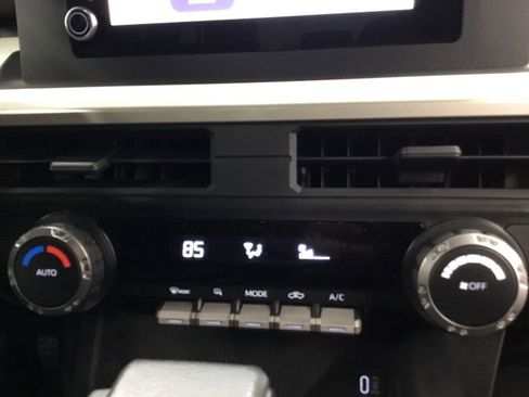 Used 2024 Toyota Tacoma TRD Off-Road AWD/4WD image 26