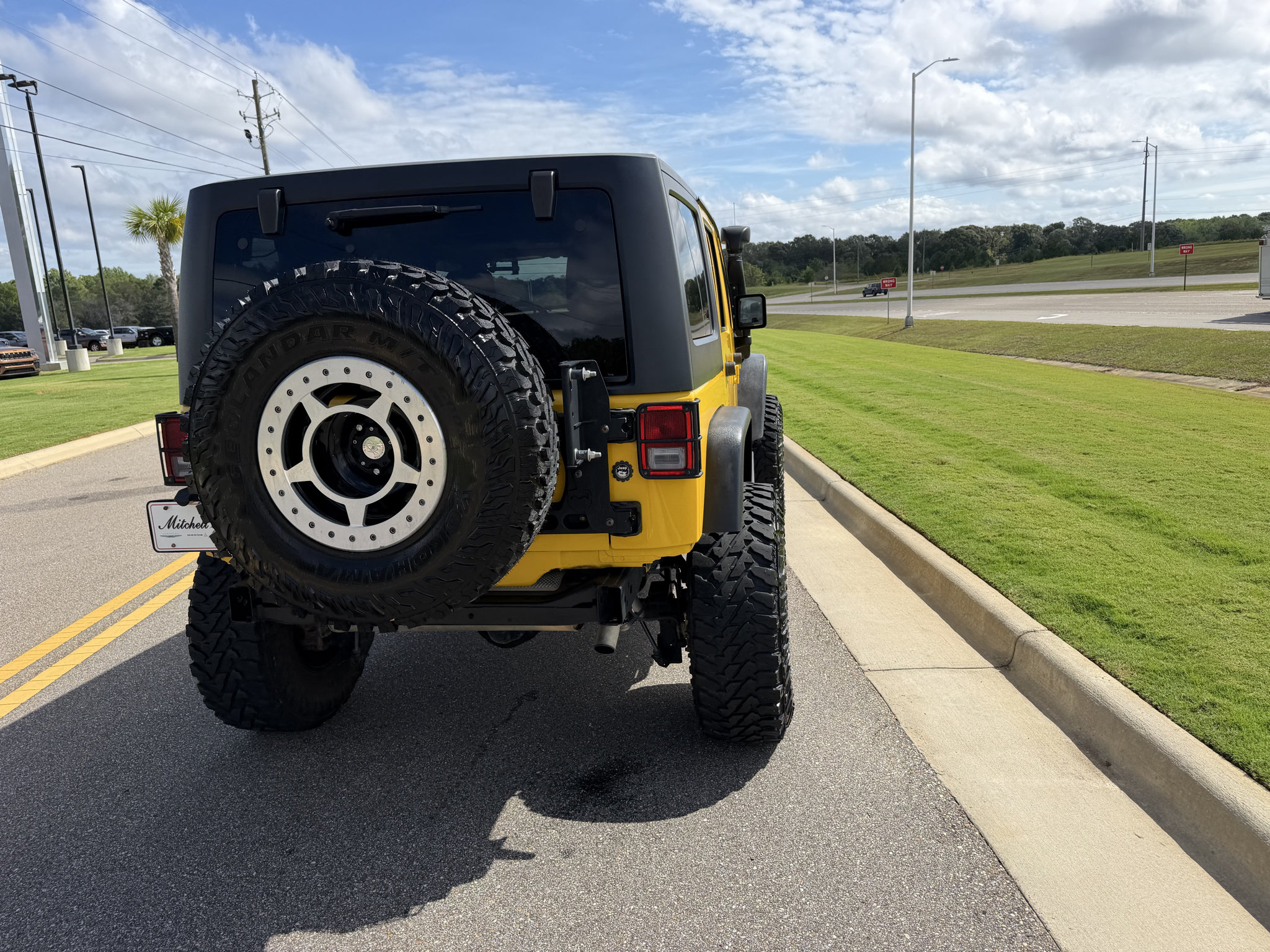 Used 2015 Jeep Wrangler Unlimited Rubicon w/ Dual Top Group AWD/4WD image 8