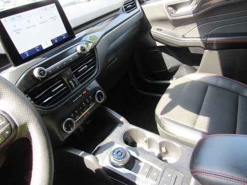 Used 2025 Ford Escape ST-Line FWD image 30