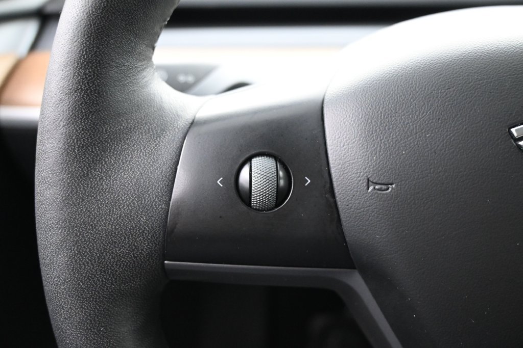 Used 2024 Tesla Model Y 2WD image 14