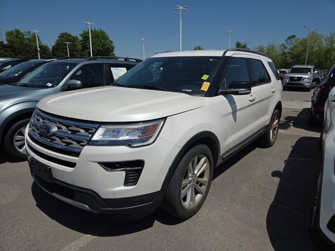 Used 2018 Ford Explorer XLT w/ Equipment Group 202A image 8