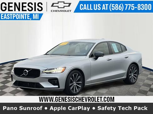 Used 2022 Volvo S60 B5 Momentum image 1