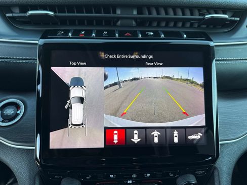 Used 2021 Jeep Grand Cherokee L Limited w/ Luxury Tech Group II AWD/4WD image 25
