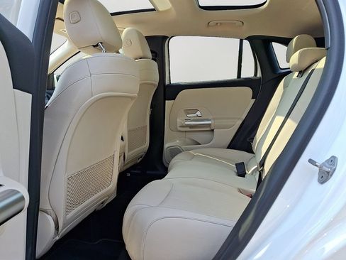 Used 2021 Mercedes-Benz GLA 250 4MATIC image 8