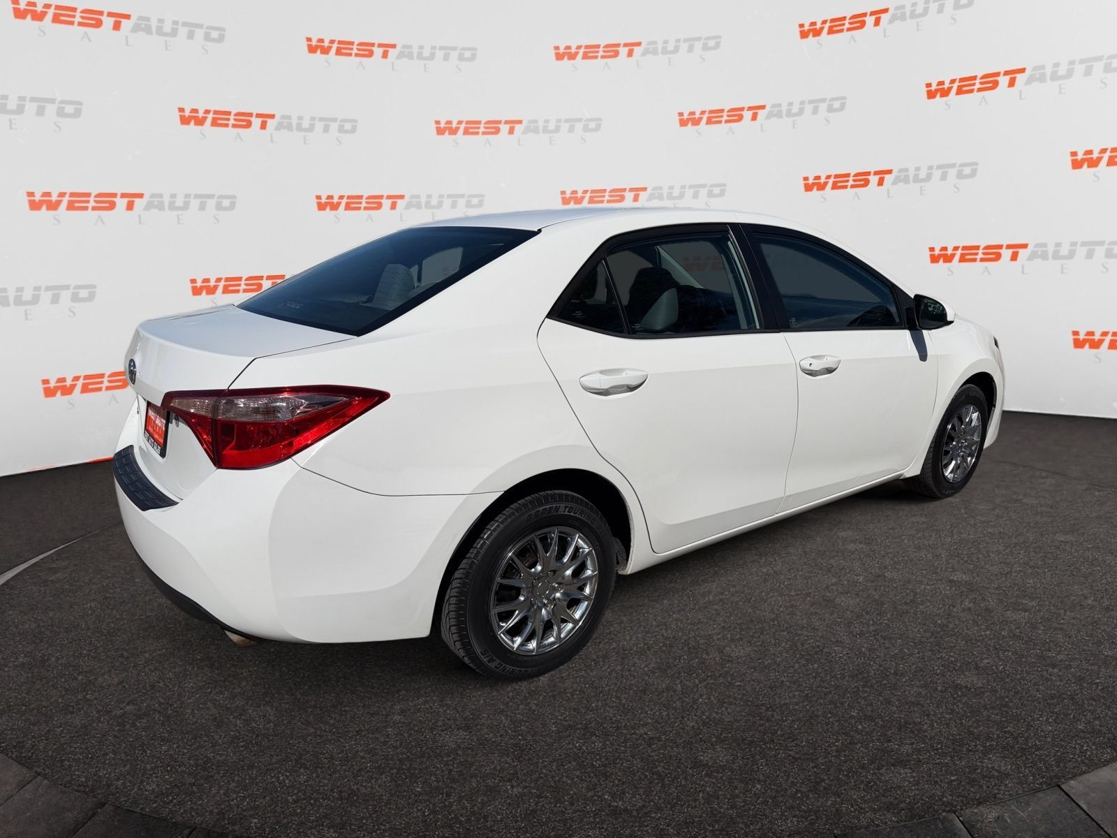 Used 2017 Toyota Corolla L w/ Carpet Mat Package (TMS) FWD image 5