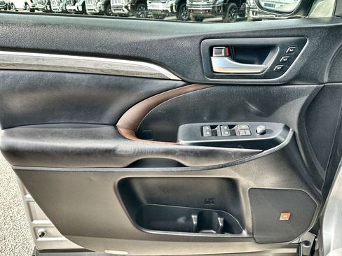 Used 2018 Toyota Highlander Limited image 23