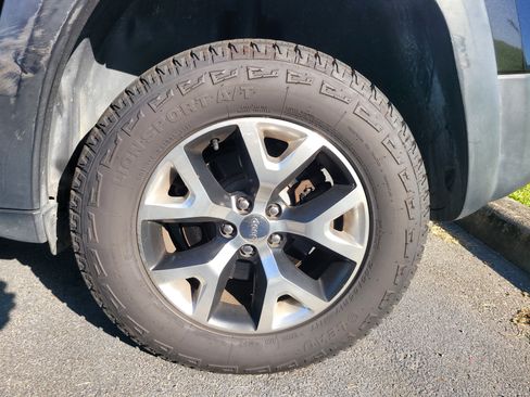 Used 2015 Jeep Cherokee Trailhawk w/ Comfort/Convenience Group AWD/4WD image 7
