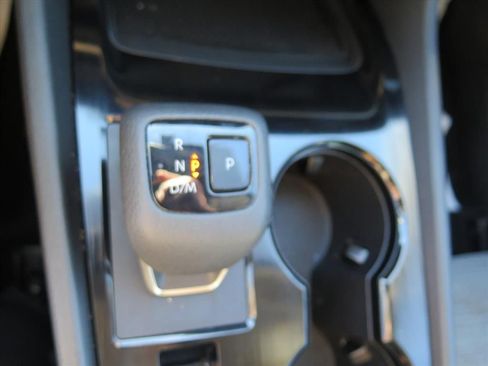 Used 2023 Nissan Rogue SV image 11