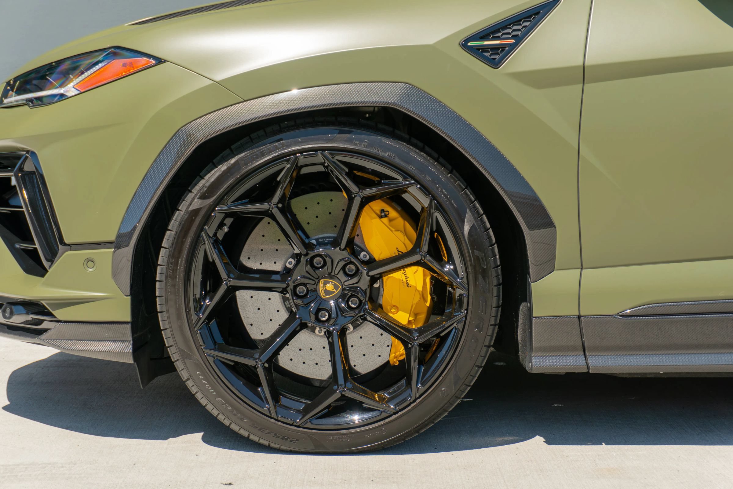 Used 2024 Lamborghini Urus Performante AWD/4WD image 19