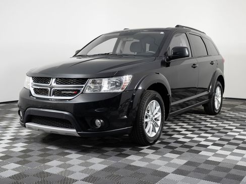 Used 2016 Dodge Journey SXT w/ Comfort/Convenience Group image 2