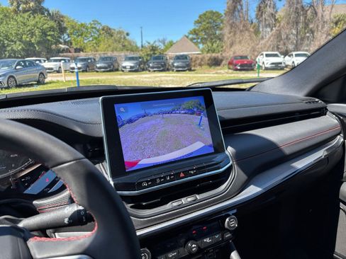 Used 2025 Jeep Compass Trailhawk AWD/4WD image 24