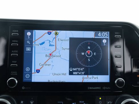Used 2021 Toyota Highlander XLE AWD/4WD image 35
