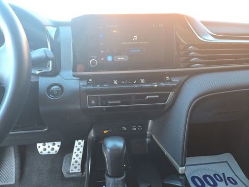 Used 2025 Toyota Camry SE FWD image 11