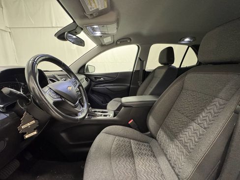 Used 2022 Chevrolet Equinox LT w/ Driver Convenience Package image 12