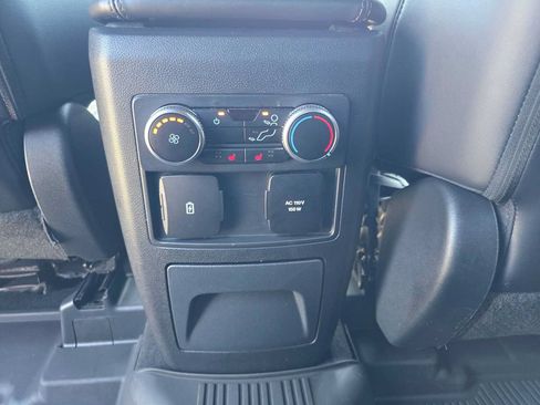 Used 2023 Ford Explorer Platinum w/ Premium Technology Package AWD/4WD image 18