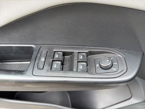 Used 2023 Volkswagen Taos SE w/ Black Wheel Package image 21