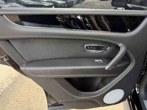 Used 2019 Bentley Bentayga image 28
