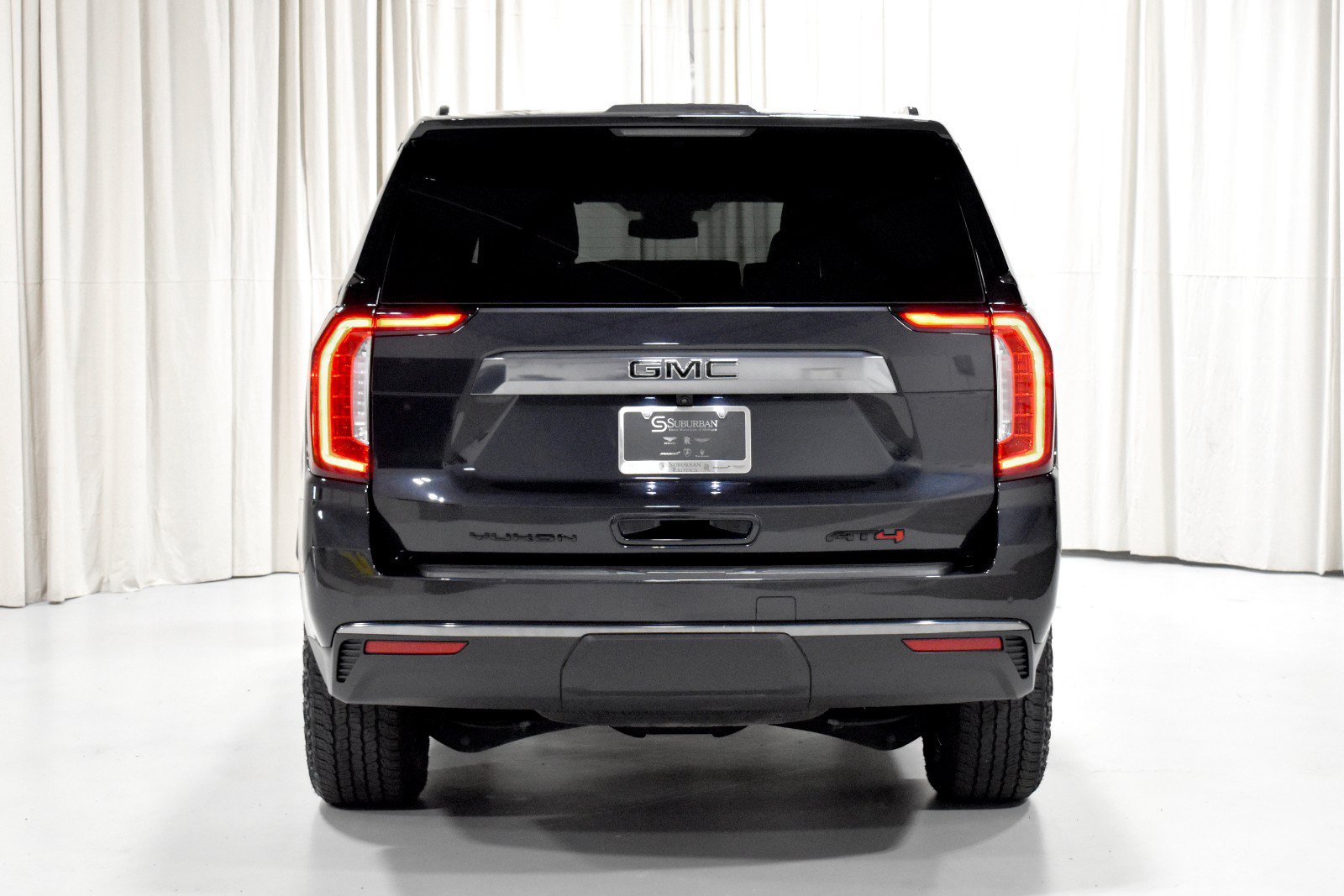 Used 2024 GMC Yukon AT4 w/ AT4 Premium Plus Package AWD/4WD image 6