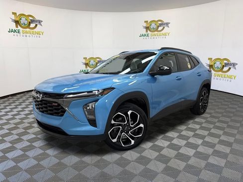 Used 2025 Chevrolet Trax RS w/ Driver Confidence Package image 4