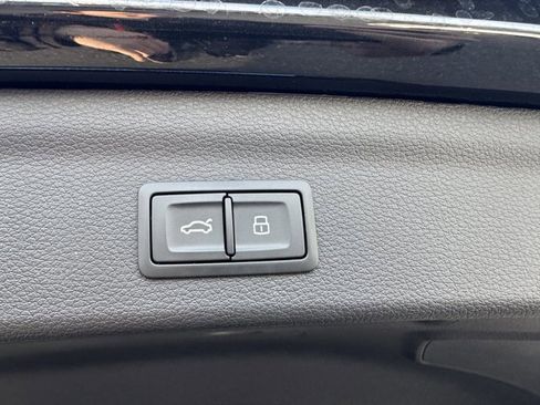 Used 2025 Audi Q3 2.0T Premium w/ Convenience Package image 27