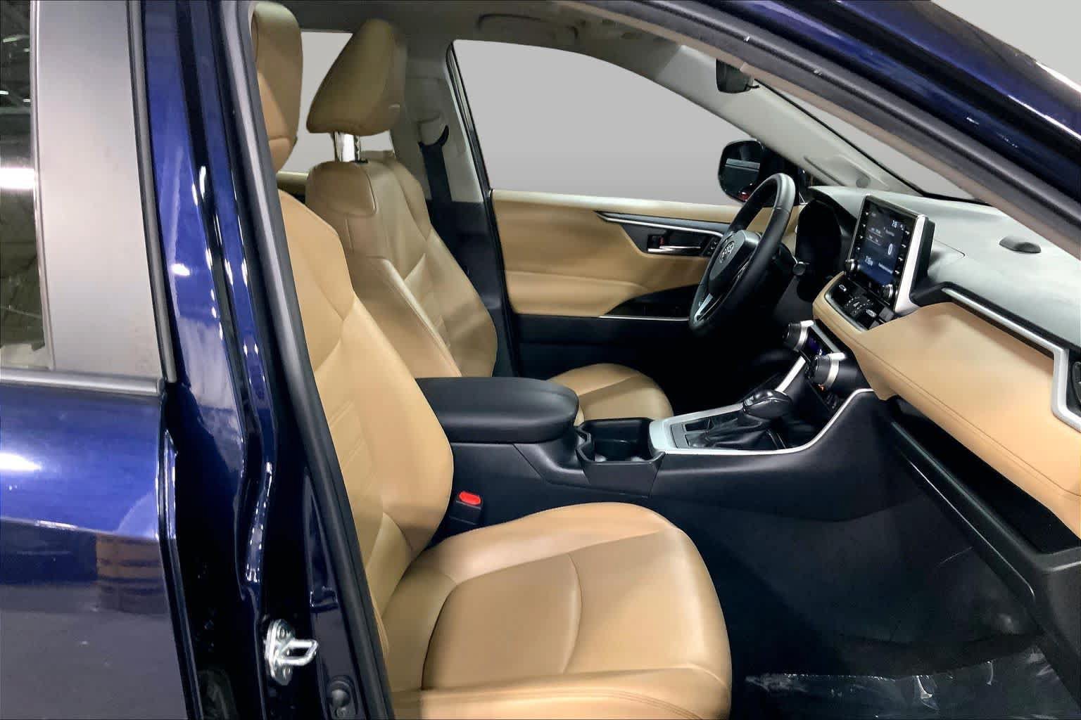 Certified 2021 Toyota RAV4 XLE Premium AWD/4WD image 9