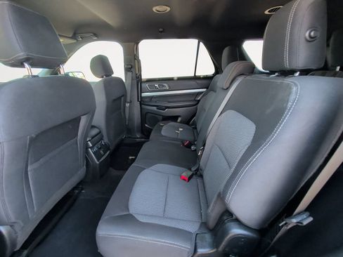 Used 2017 Ford Explorer XLT AWD/4WD image 18
