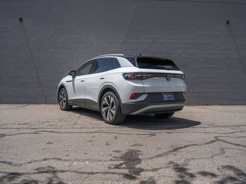 Used 2022 Volkswagen ID.4 Pro S w/ Gradient Package RWD image 3