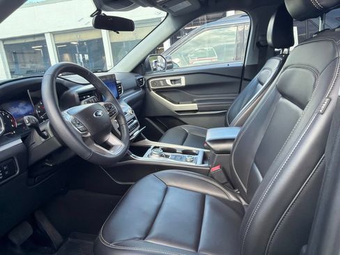 Used 2023 Ford Explorer XLT w/ Equipment Group 202A AWD/4WD image 10