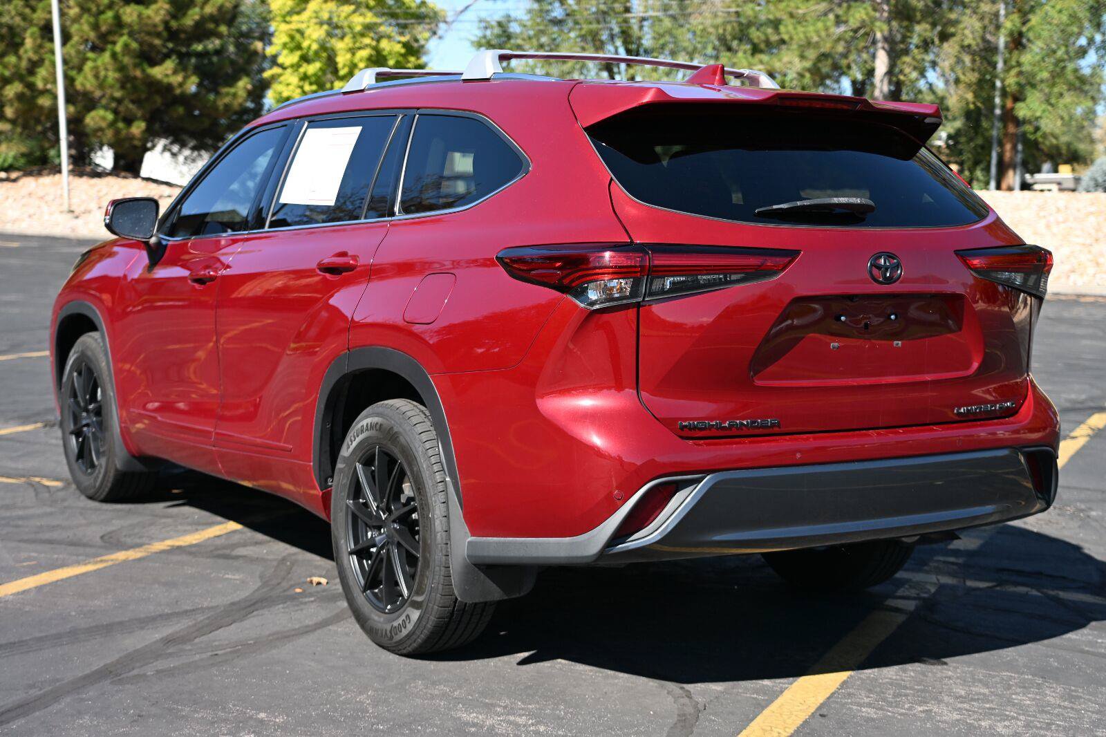 Used 2020 Toyota Highlander Limited AWD/4WD image 3