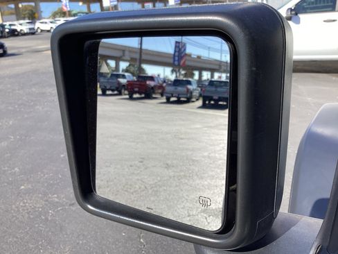 Used 2021 Jeep Gladiator Rubicon w/ Cold Weather Group image 30