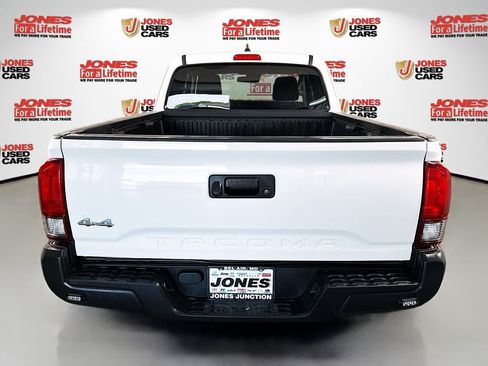 Used 2022 Toyota Tacoma SR AWD/4WD image 15