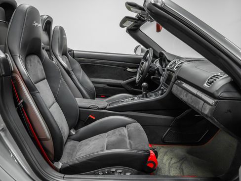 Used 2016 Porsche Boxster Spyder image 23