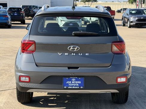 Used 2025 Hyundai Venue SEL FWD image 8