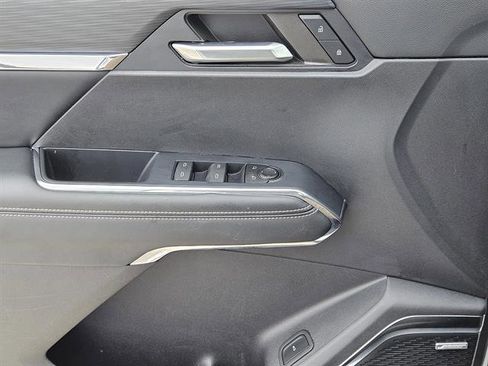 Used 2024 GMC Acadia Elevation image 17