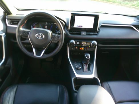 Used 2023 Toyota RAV4 SE w/ Weather & Moonroof Package image 31