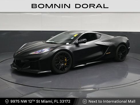 Used 2025 Chevrolet Corvette Z06 RWD image 1