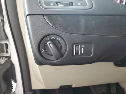 Used 2018 Dodge Grand Caravan SE w/ UConnect Hands-Free Group FWD image 25