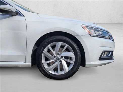 Used 2018 Volkswagen Passat 2.0T SE image 22