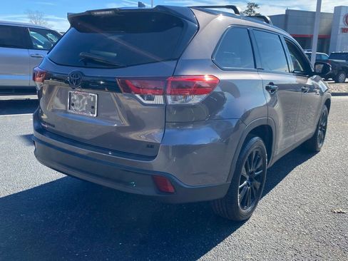 Used 2019 Toyota Highlander SE image 17
