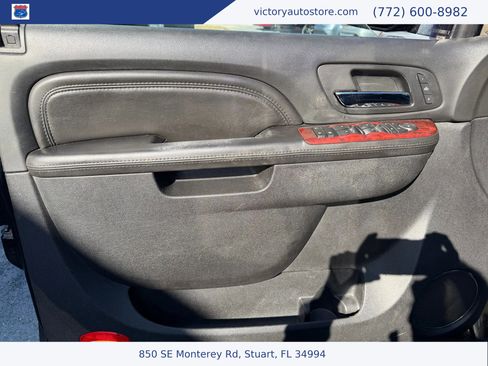 Used 2010 Cadillac Escalade Luxury image 12