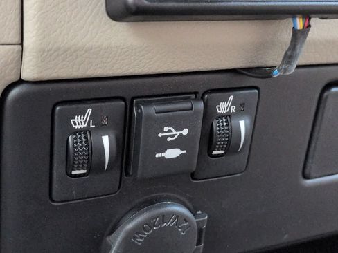 Used 2019 Toyota Sienna XLE w/ XLE Navigation Package FWD image 23