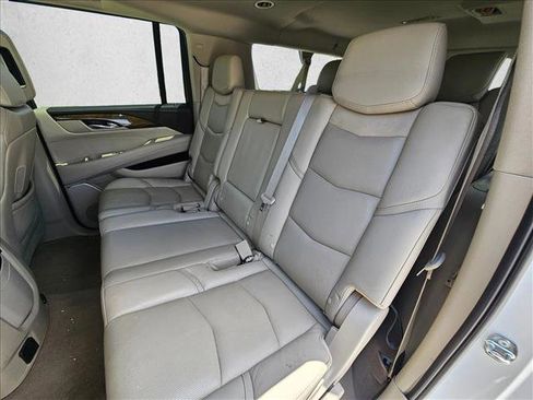 Used 2019 Cadillac Escalade ESV Luxury AWD/4WD image 18