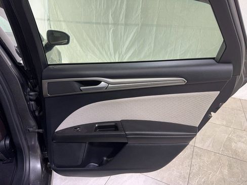 Used 2020 Ford Fusion SE w/ Equipment Group 151A image 41