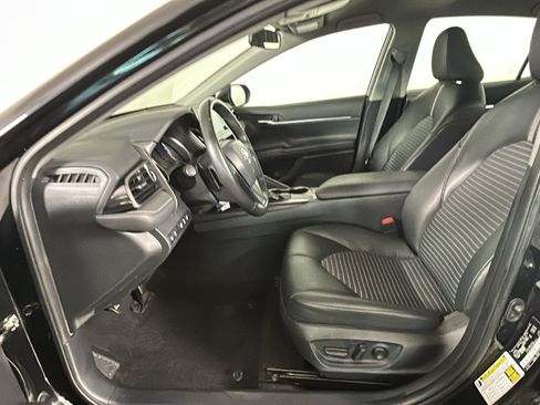 Used 2024 Toyota Camry SE FWD image 11