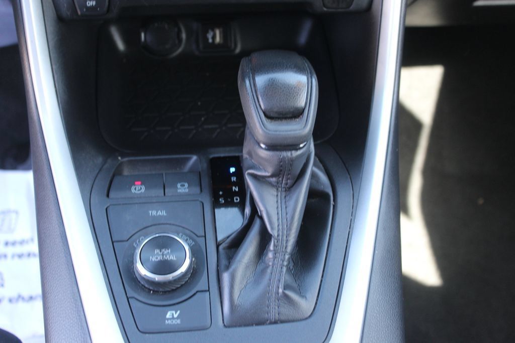 Used 2024 Toyota RAV4 LE AWD/4WD image 20