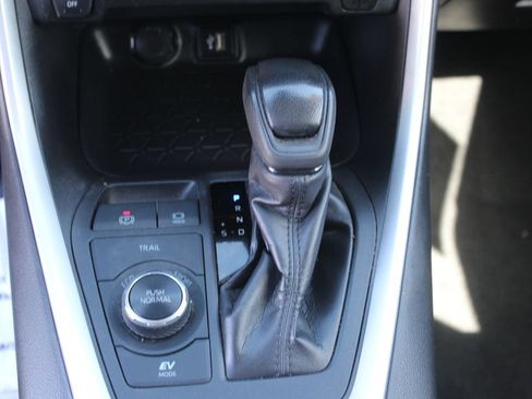 Used 2024 Toyota RAV4 LE AWD/4WD image 20
