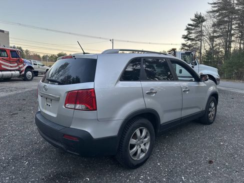 Used 2013 Kia Sorento LX w/ Convenience Pkg image 6