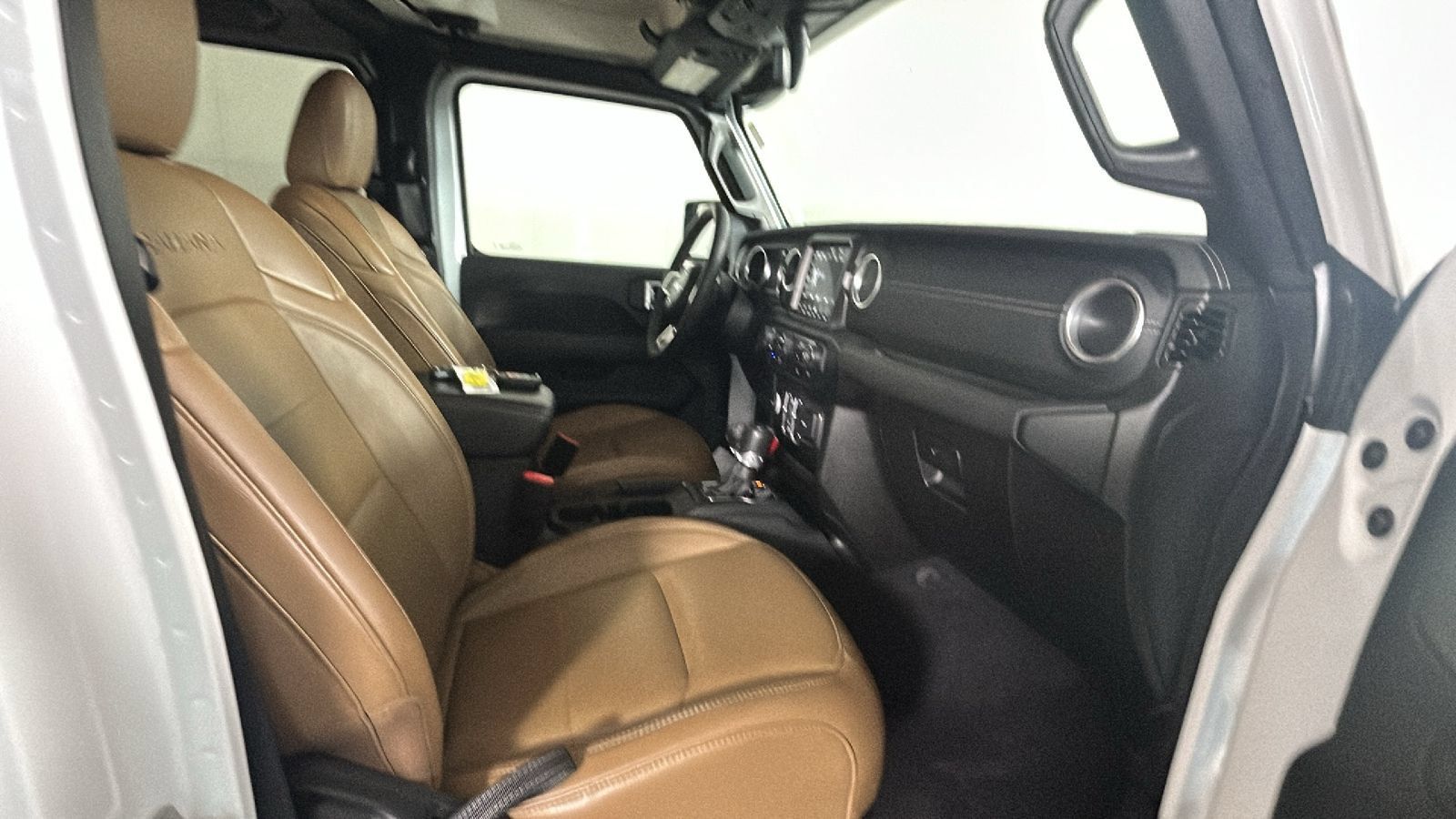 Used 2023 Jeep Wrangler Unlimited Sahara w/ Cold Weather Group AWD/4WD image 34