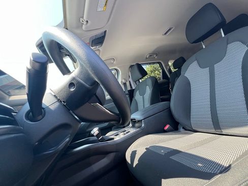 Certified 2025 Kia Sorento LX FWD image 14