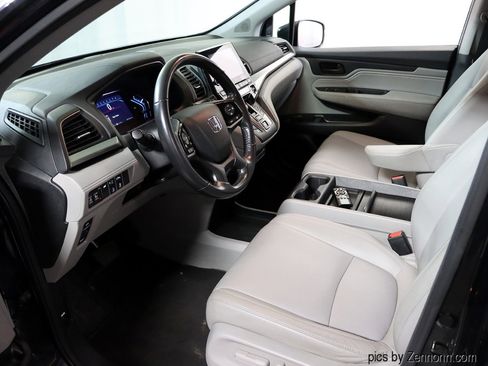 Used 2018 Honda Odyssey Touring image 12